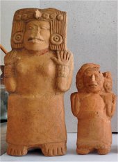 Figurillas femeninas, todas son silbatos. Representan mujeres jo´venes. Foto Cortesi´a INAH- Proyecto Arqueolo´gico Jonuta