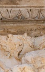 Detalle de la portada de la Iglesia con la firma de Gustavo Adolfo B&eacute;cquer