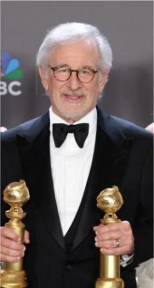 Steven Spielberg en los Globos de Oro, en los que se hizo con los premios a mejor pel&iacute;cula dram&aacute;tica y mejor direcci&oacute;n por su historia semiautobiogr&aacute;fica "Los Fabelman"
