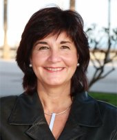 La actual  jefa de la Secci&oacute;n de Procesos T&eacute;cnicos del Servicio de Bibliotecas de la Diputaci&oacute;n de Barcelona, Gl&ograve;ria P&eacute;rez-Salmer&oacute;n