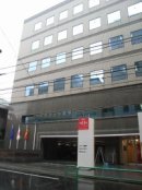 Fachada del edificio que alberga el nuevo Cervantes de la capital japonesa