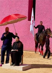 Marina Abramovic durante su performance ‘El funeral es la &uacute;ltima obra’, en la que expuso su manifiesto