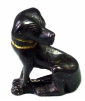 Una de las piezas que ser&aacute;n devueltas, un perrito de bronce