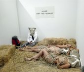 Marc Montijano en plena performance:.Please, don't feed the artist