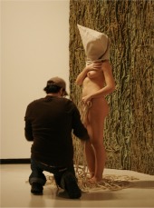 El artista Marc Montijano durante una de sus performances en el CAC M&aacute;laga