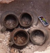 Ofrenda de cer&aacute;mica maya compuesta por cuatro vasijas. Foto: INAH