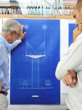 Renzo Piano presentando su proyecto para el nuevo puente de G&eacute;nova