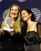 Luz Gab&aacute;s ganadora del Premio Planeta 2022, y Cristina Campos finalista