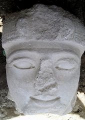 Cabeza de granito perteneciente a una estatua de Rams&eacute;s II hallada en el Delta del Nilo