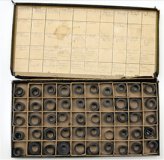 Una de las tres cajas que contienen los cerca de 3.000 negativos, contenidos en 127 rollos 