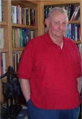 El escritor estadounidense Tony Hillerman