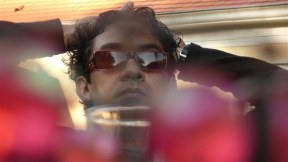 El escritor Carlos A. Aguilera, fotografía de Julius Günzel