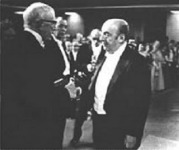 Neruda recibiendo el premio Nobel