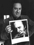 Enrique Lihn (con la foto de Jorge Teillier)